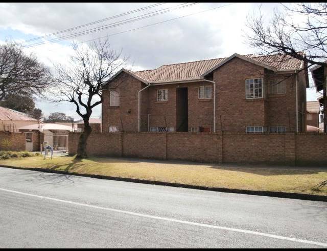 2 BEDROOM TOWNHOUSE FOR SALE IN REGENTS PARK